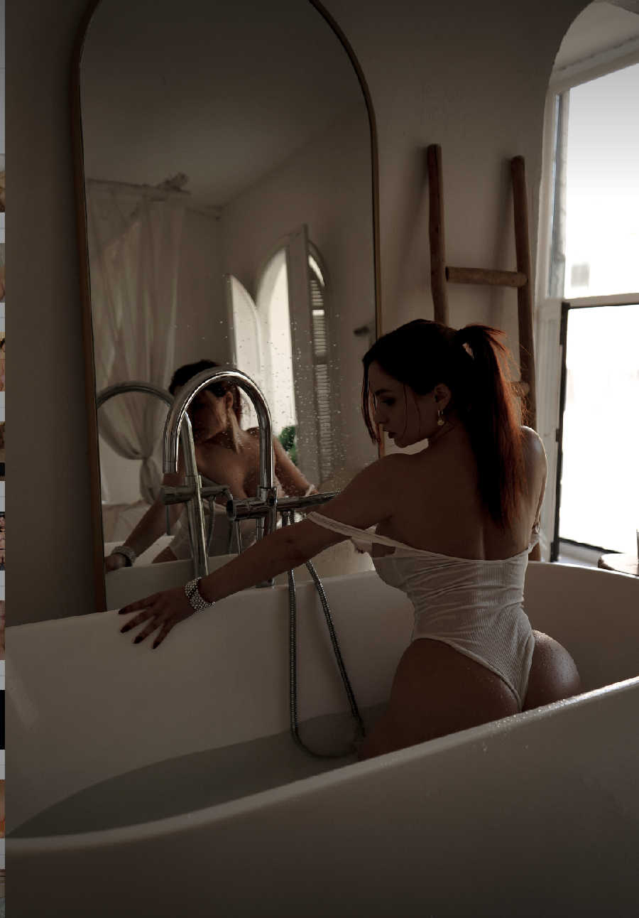 A playful frame from Miranda Faith nude — online in Naples