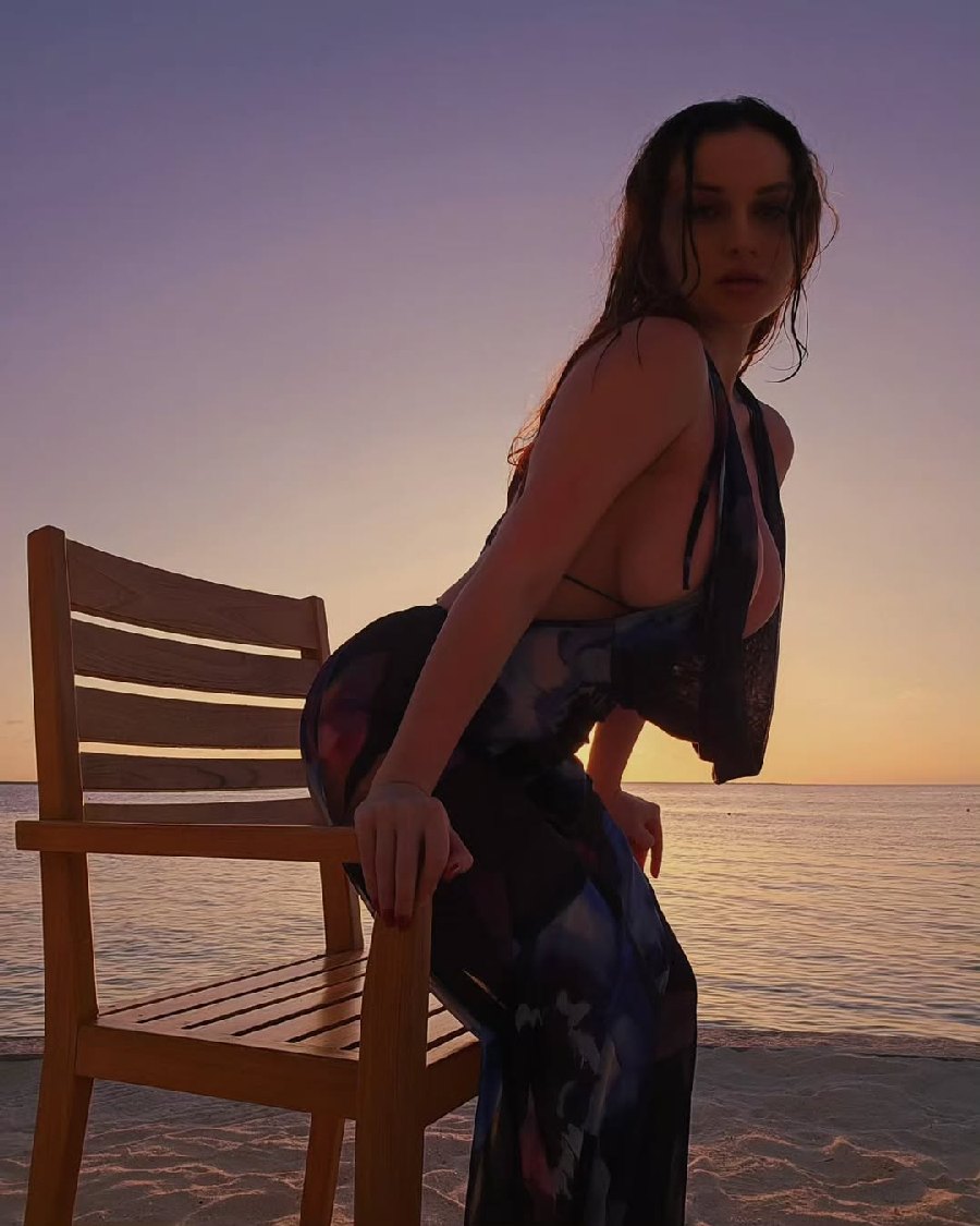 Sexy girl Miranda Faith nude in Naples