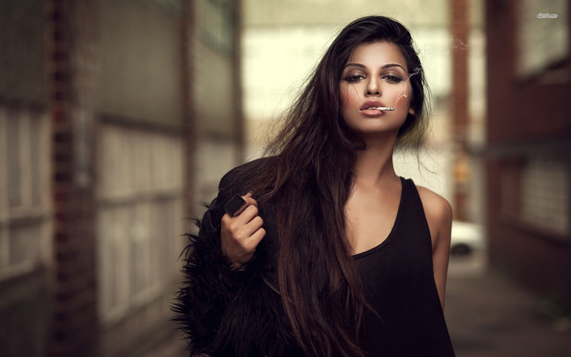 A playful frame from Sassy girls — online in Naples