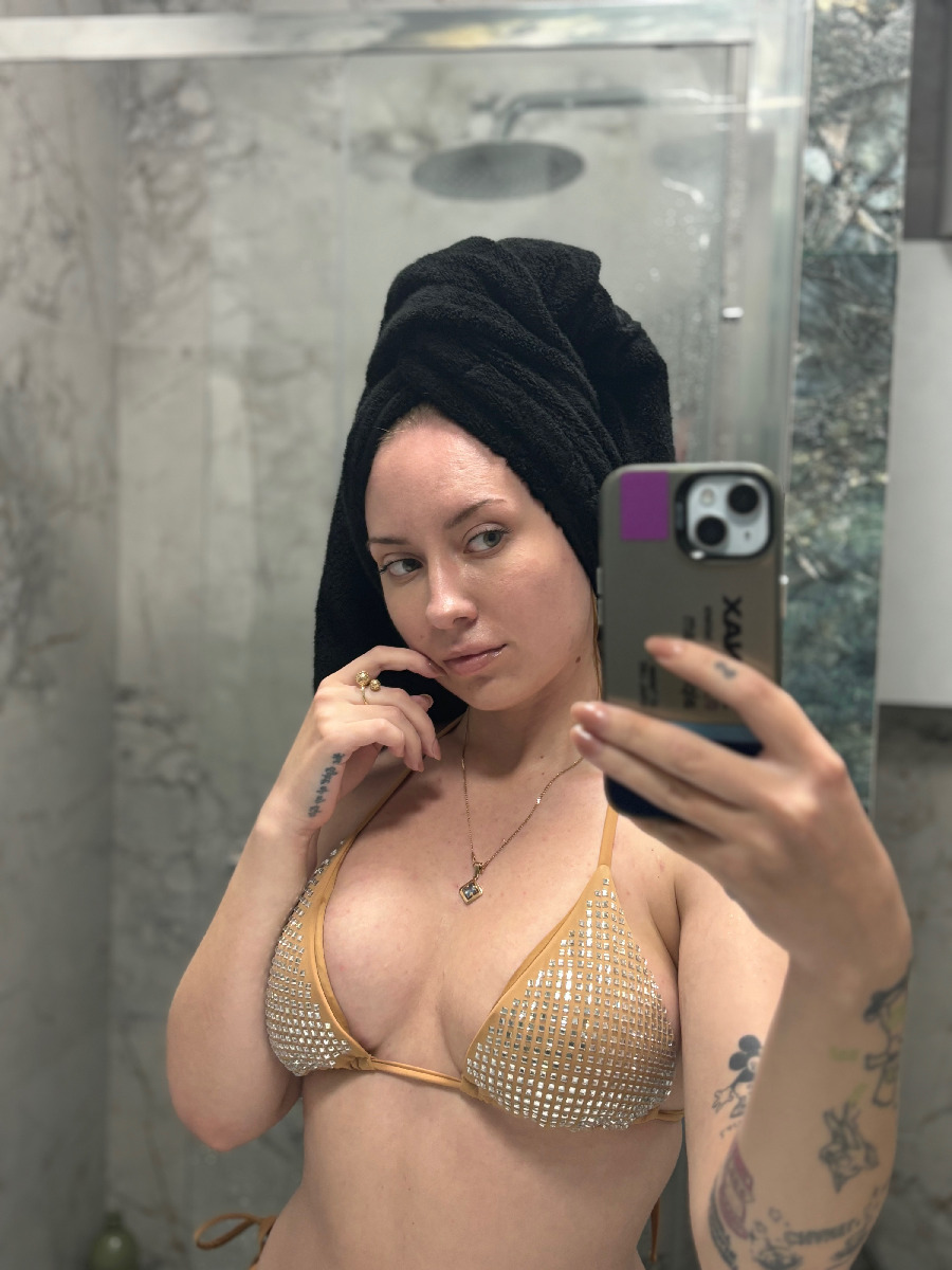 Nude girl KateV in Naples