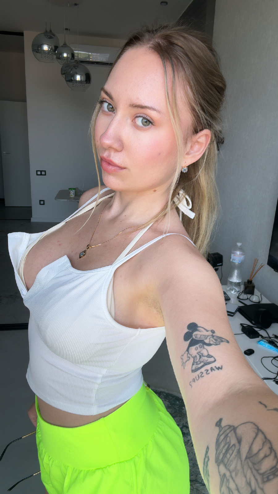 KateV in her underwear in Naples