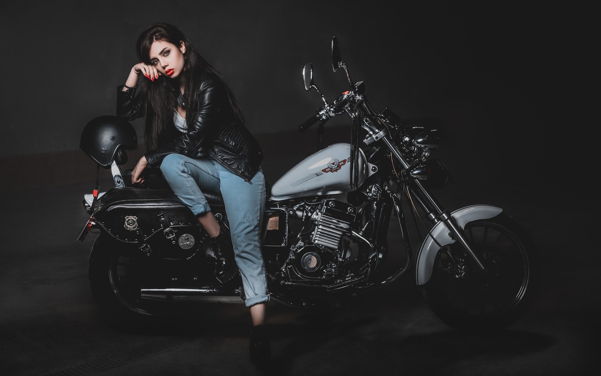 Biker girls: style and drive brings the glow — live moments in Naples