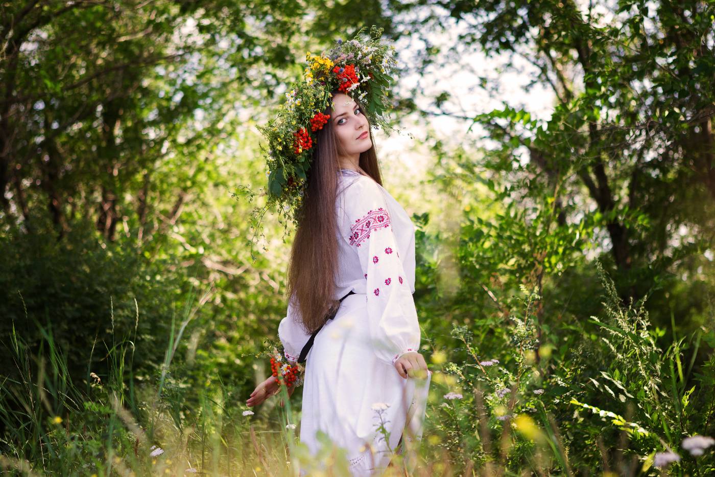 Slavic girls brings the glow — live moments in Naples