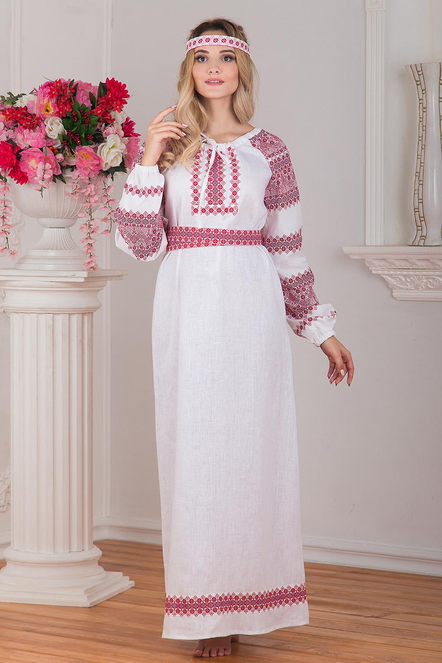 A playful frame from Women in Slavic costumes — online in Naples