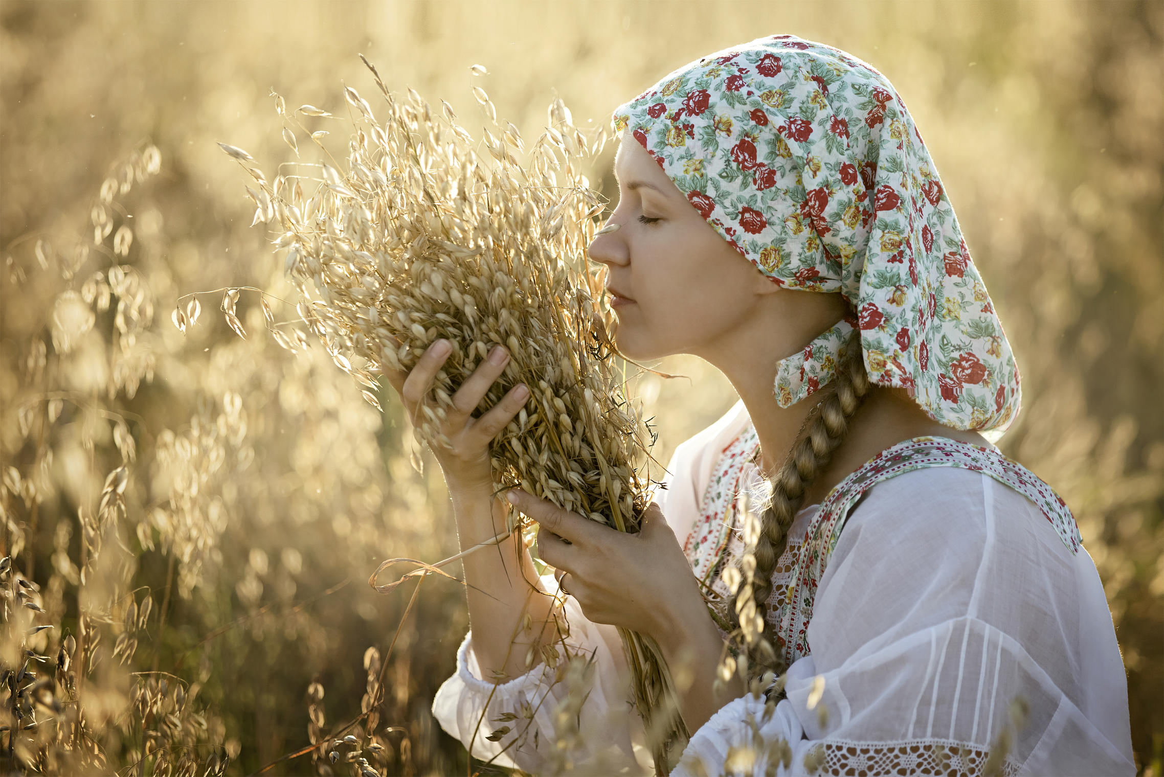 Photo Women in Slavic costumes in Naples