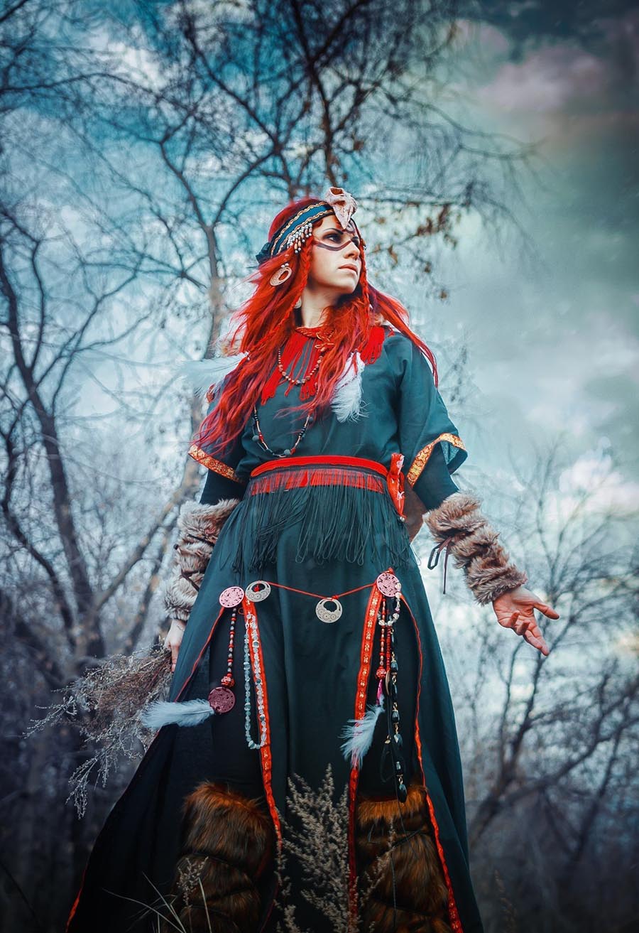 Take a pause and enjoy Girls in Slavic costumes — streaming from Naples