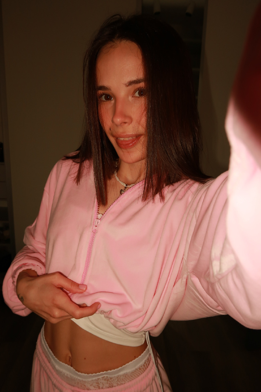 Tina brings the glow — live moments in Naples